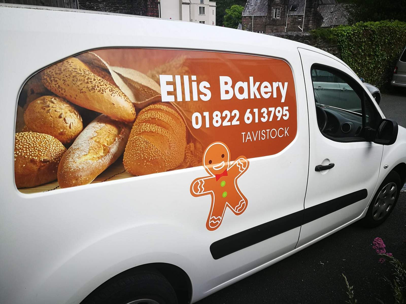 Inside Ellis Bakery
